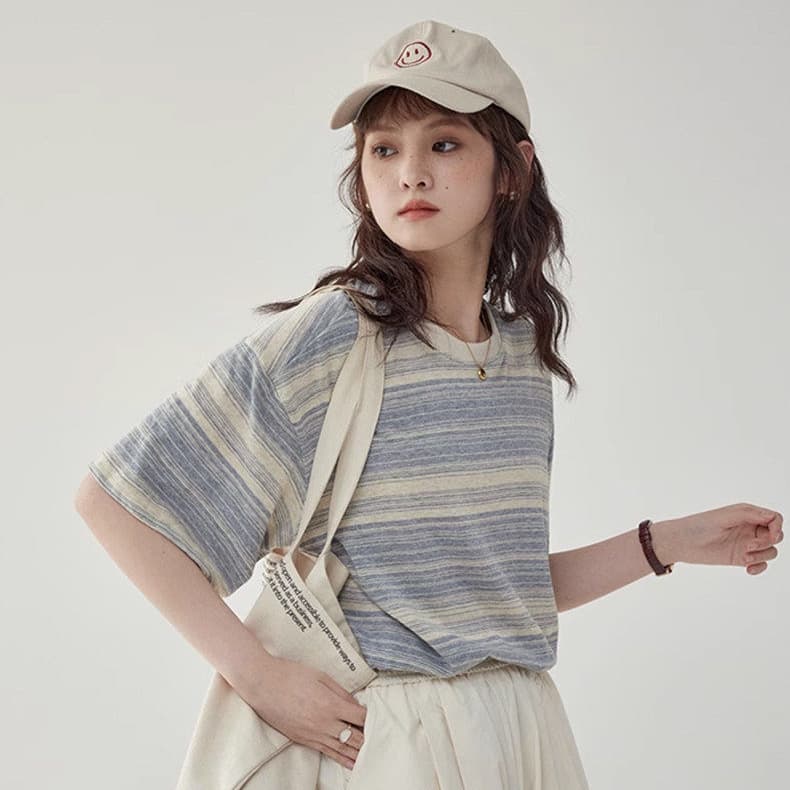 안개 그림자 스트라이프 배색 라운드 넥 티셔츠 캐주얼 패션 미니멀리즘 반팔 여성 작은 대중 이른 가을 맨위 여성 이미지 4