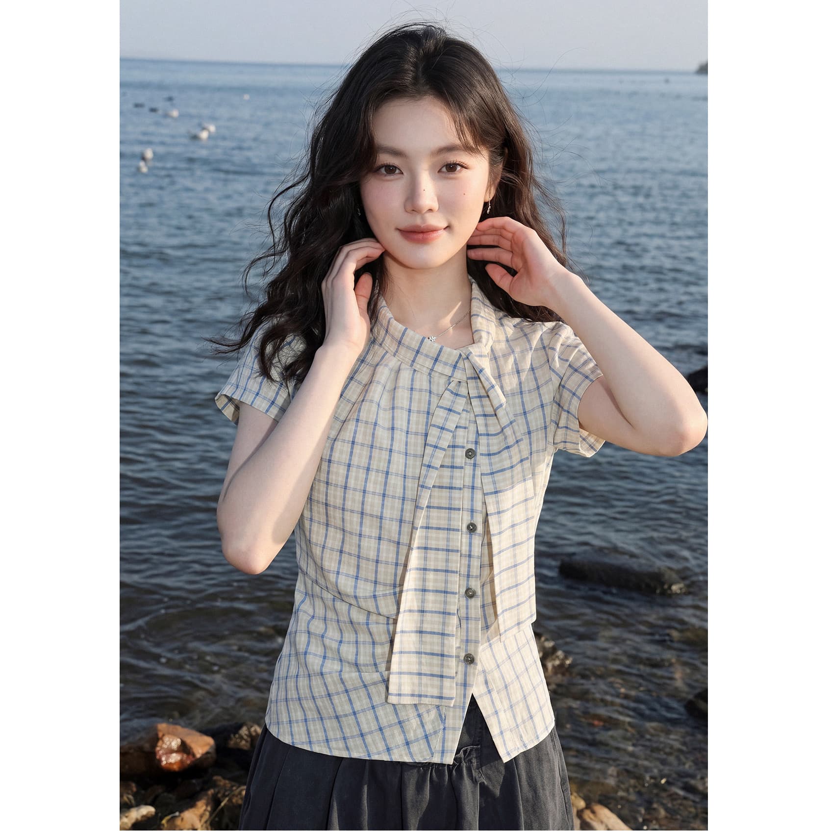 불규칙 블루 체크무늬 여성 셔츠 2026 여름 새로운 디자인 센스 반팔 복부 수축 맨위 이미지 4