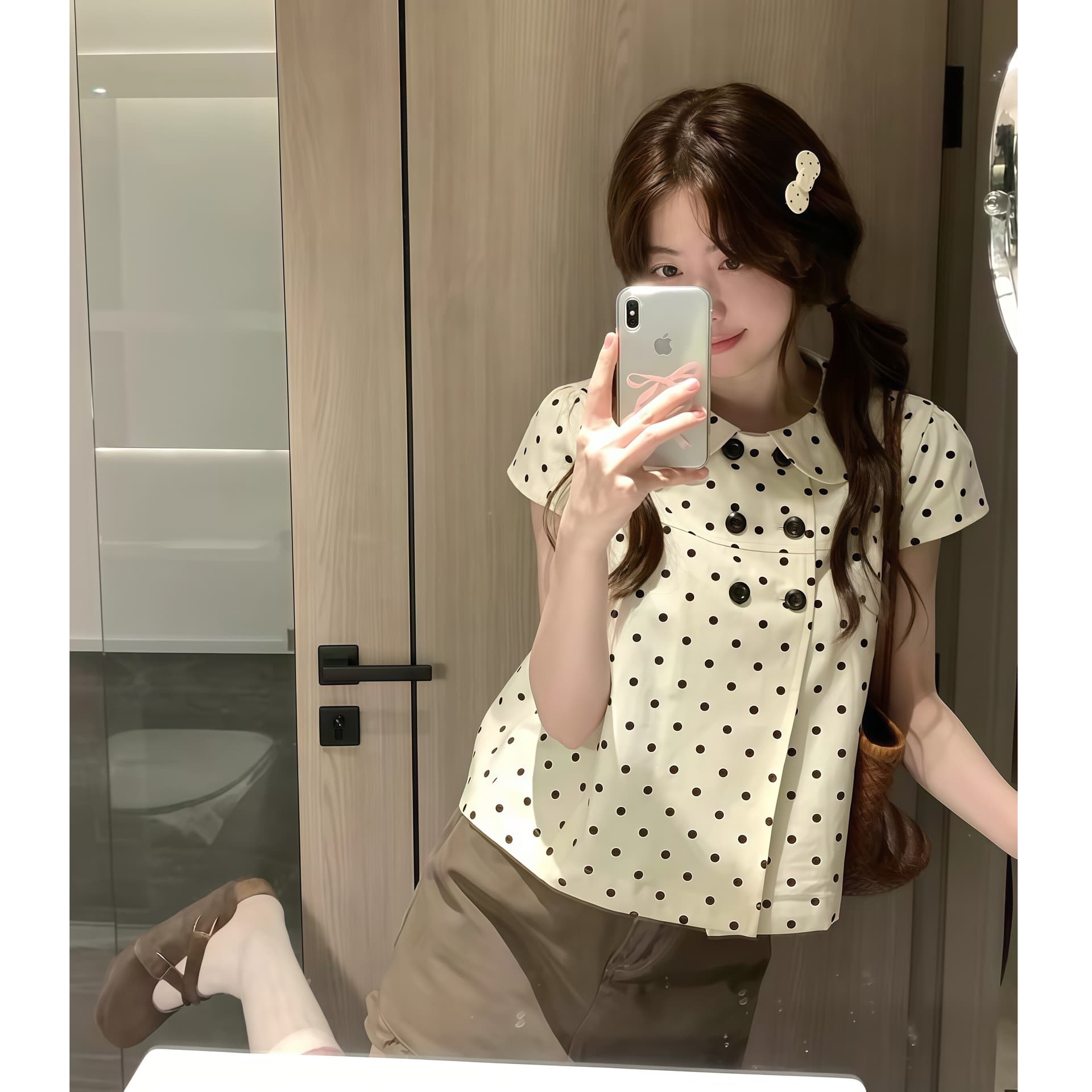 여름 새로운 프랑스식 이중 버튼 도트 무늬 블라우스 디자인 센스 외국 가스 장난기 넘치는 반팔 맨위 여성 상세 이미지 4