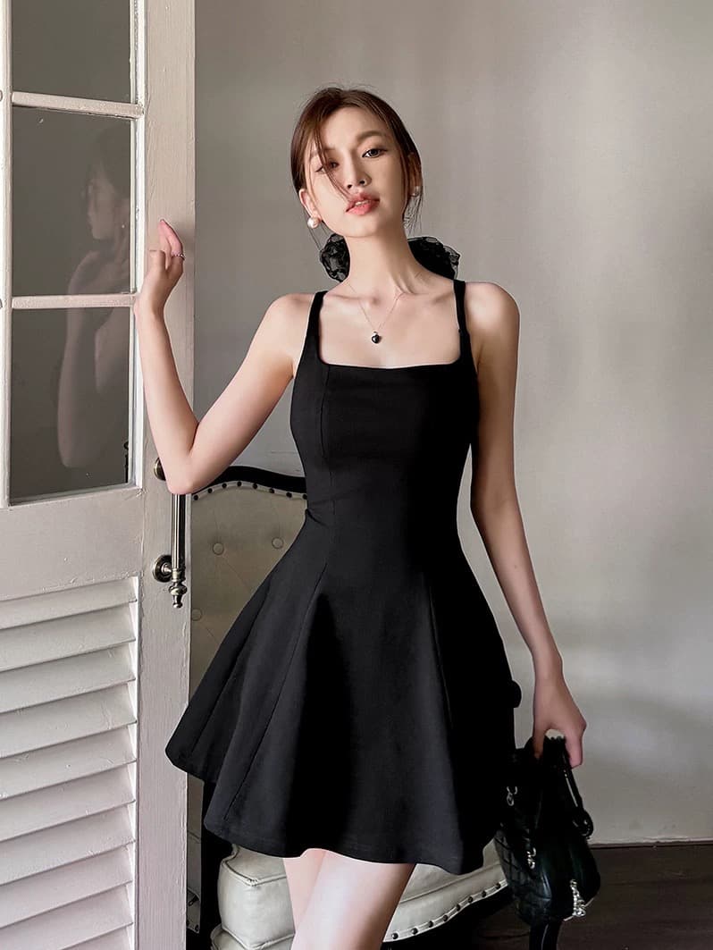 얕은 천 조정 키 큰 남자 한 마디 미니 스커트 봄 여름 광장 칼라 하이웨이스트 슬림해 보이는 품격 신축성 허리 수축 작은 검은 드레스 슬립 드레스 상세 이미지 3