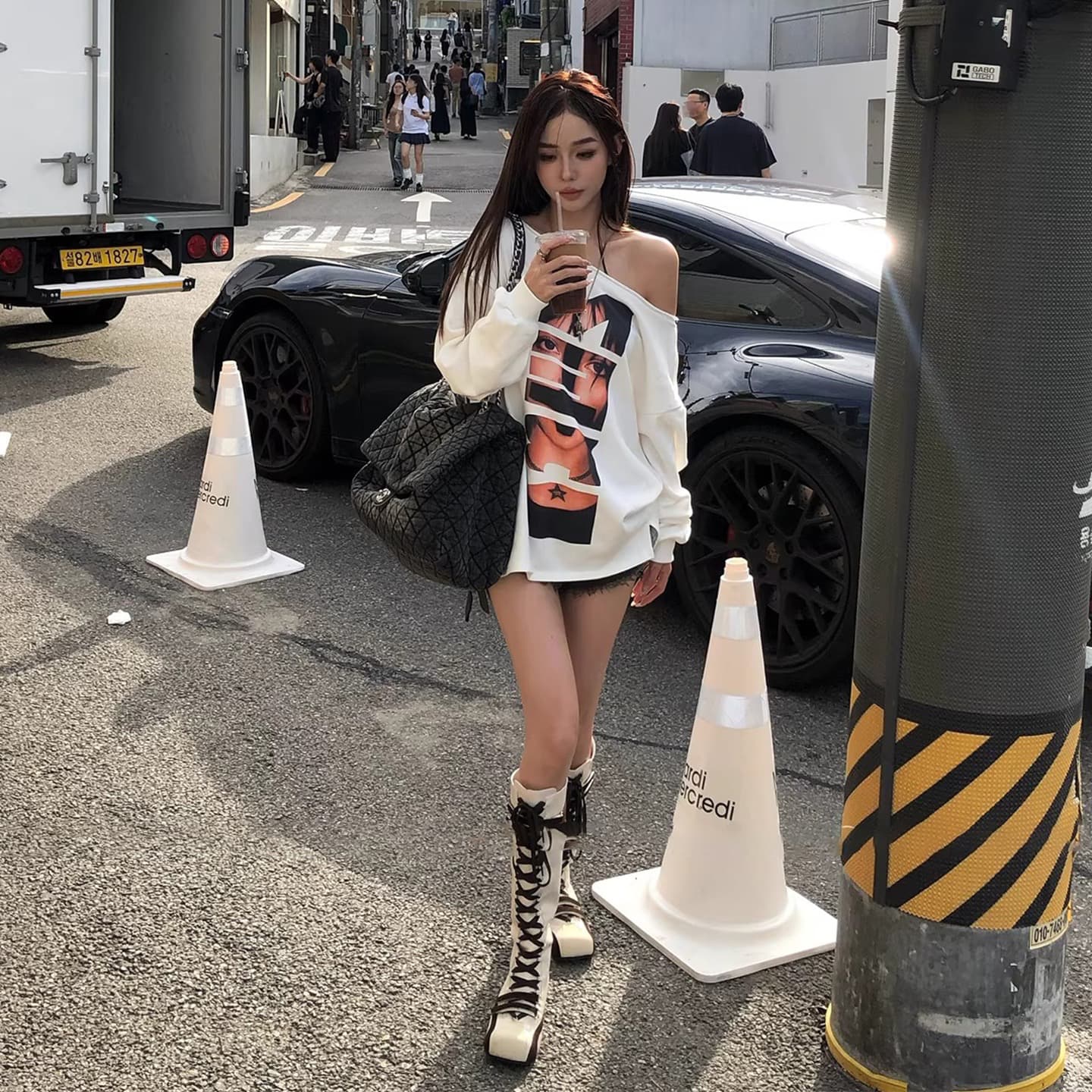 아메리칸 찢어진 루즈핏 느긋한 다용도 비스듬한 어깨 후드티 상세 이미지 2