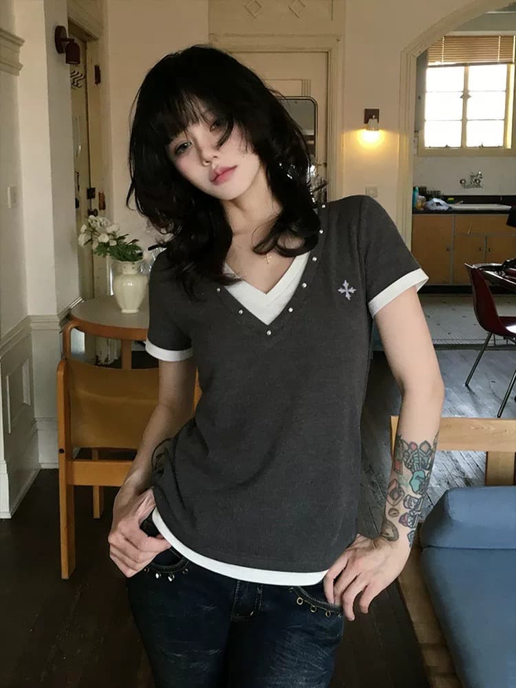 사람들 면 260 그램 회색 V넥 페이크 레이어드 긍정적 인 어깨 니트 반팔 티셔츠 여성 여름 고급 센스 맨위 상세 이미지 2