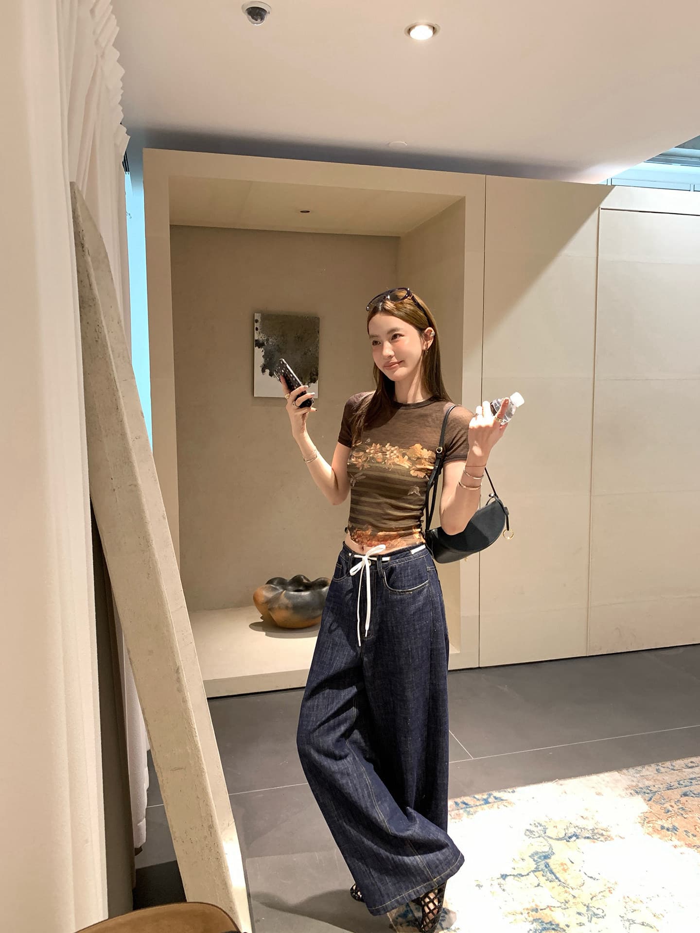프린트 망사 티셔츠 여성 여름 레트로 쇼트 스타일 마이크로 ~을 통해 커피 색상 꽃무늬 몸매 가꾸기 라운드 넥 긍정적 인 어깨 반팔 맨위 이미지 2