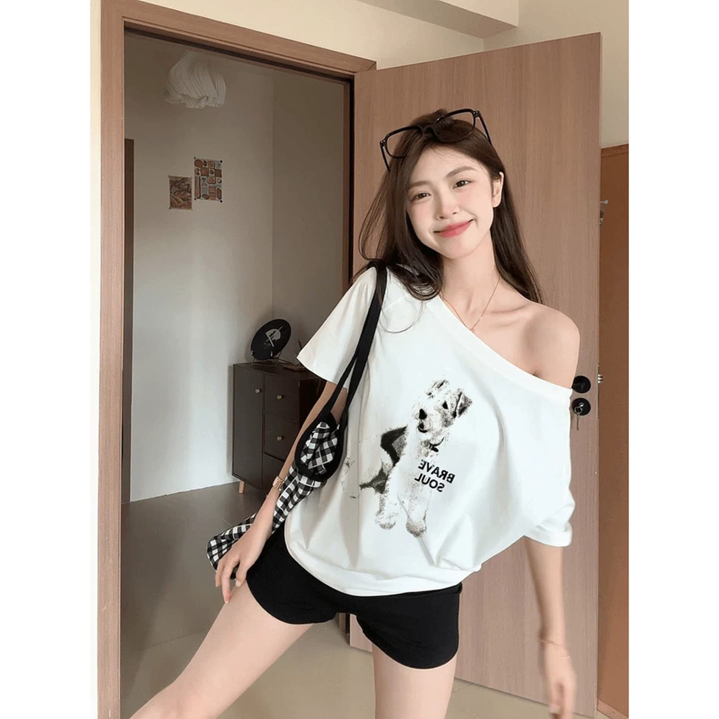 강아지 프린트 반팔 티셔츠 여성 여름 비스듬한 어깨 핫걸 맨위 상세 이미지 3