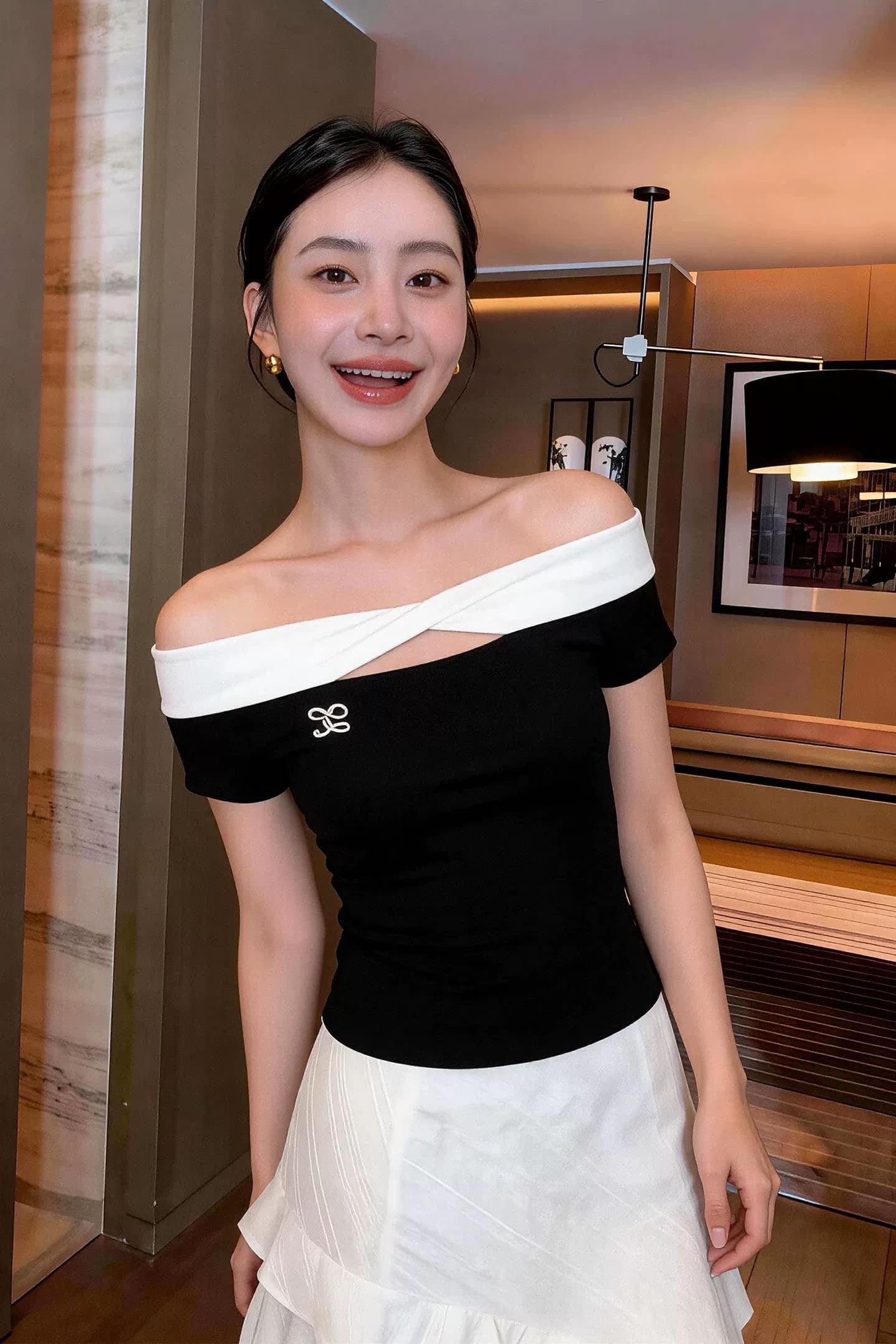프랑스식 오프숄더 비틀림 반팔 티셔츠 여성 2026 여름 새로운 오프숄더 미니멀리즘 슬림해 보이는 상세 이미지 1