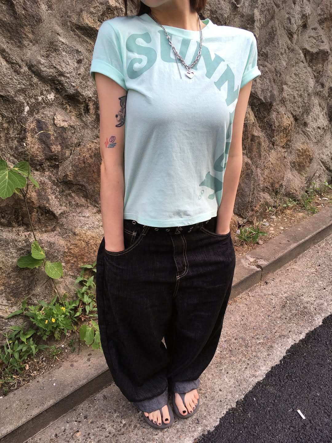 아메리칸 레트로 긍정적 인 어깨 라운드 넥 프린트 반팔 티셔츠 이미지 2
