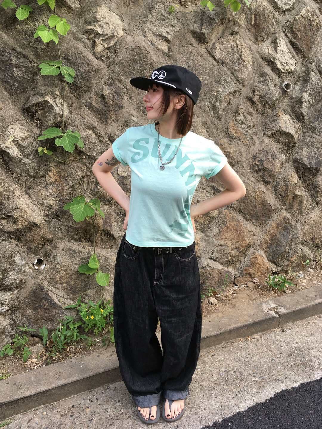 아메리칸 레트로 긍정적 인 어깨 라운드 넥 프린트 반팔 티셔츠 상세 이미지 3
