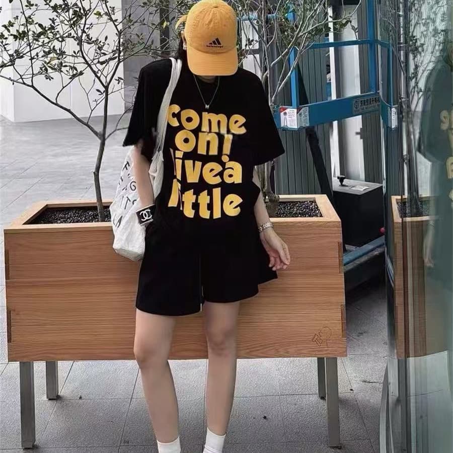 아메리칸 새로운 웃음 하 바람 알파벳 프린트 세트 캐주얼 운동 반팔 맨위 넓은 다리 운동 반바지 투피스 세트