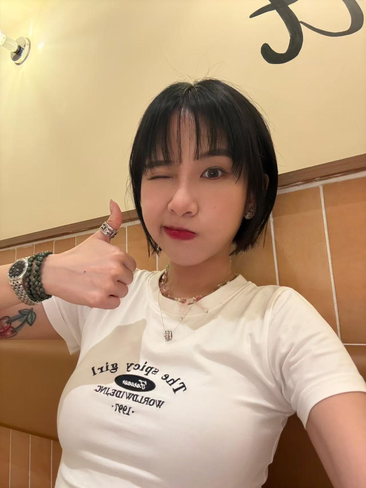 아메리칸 레트로 순면 몸매 가꾸기 긍정적 인 어깨 라운드 넥 프린트 반팔 티셔츠 이미지 2