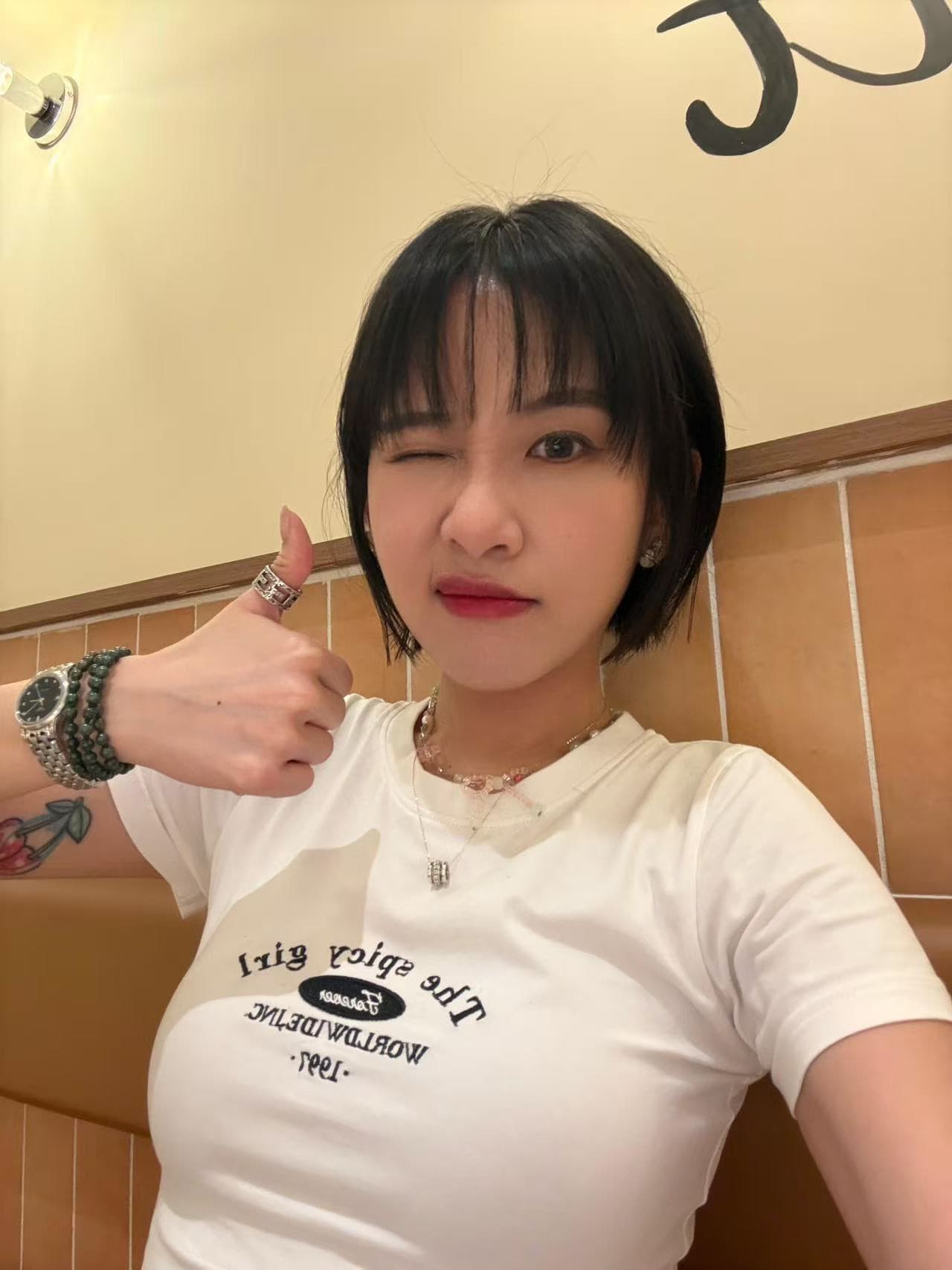 아메리칸 레트로 순면 몸매 가꾸기 긍정적 인 어깨 라운드 넥 프린트 반팔 티셔츠 이미지 3