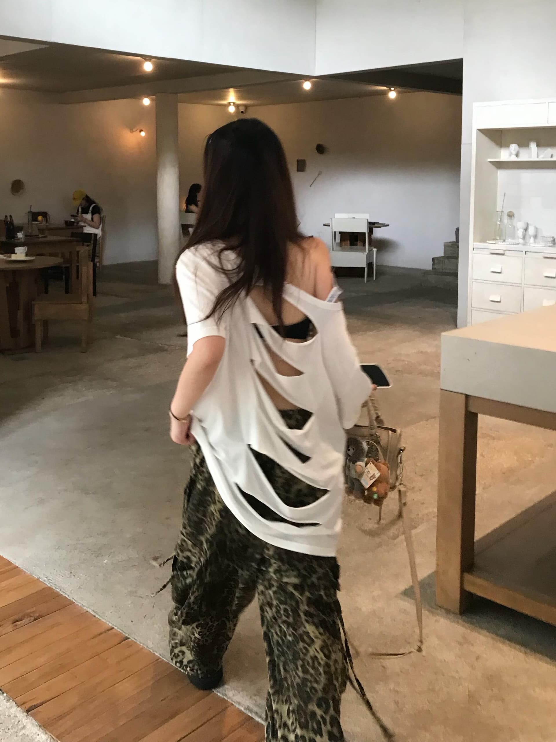 대 핏 스타일 이전 조각 찢어진 부분 이후 조각 홀로우 아웃 19 지점 220 그램 순면 티셔츠 상세 이미지 5