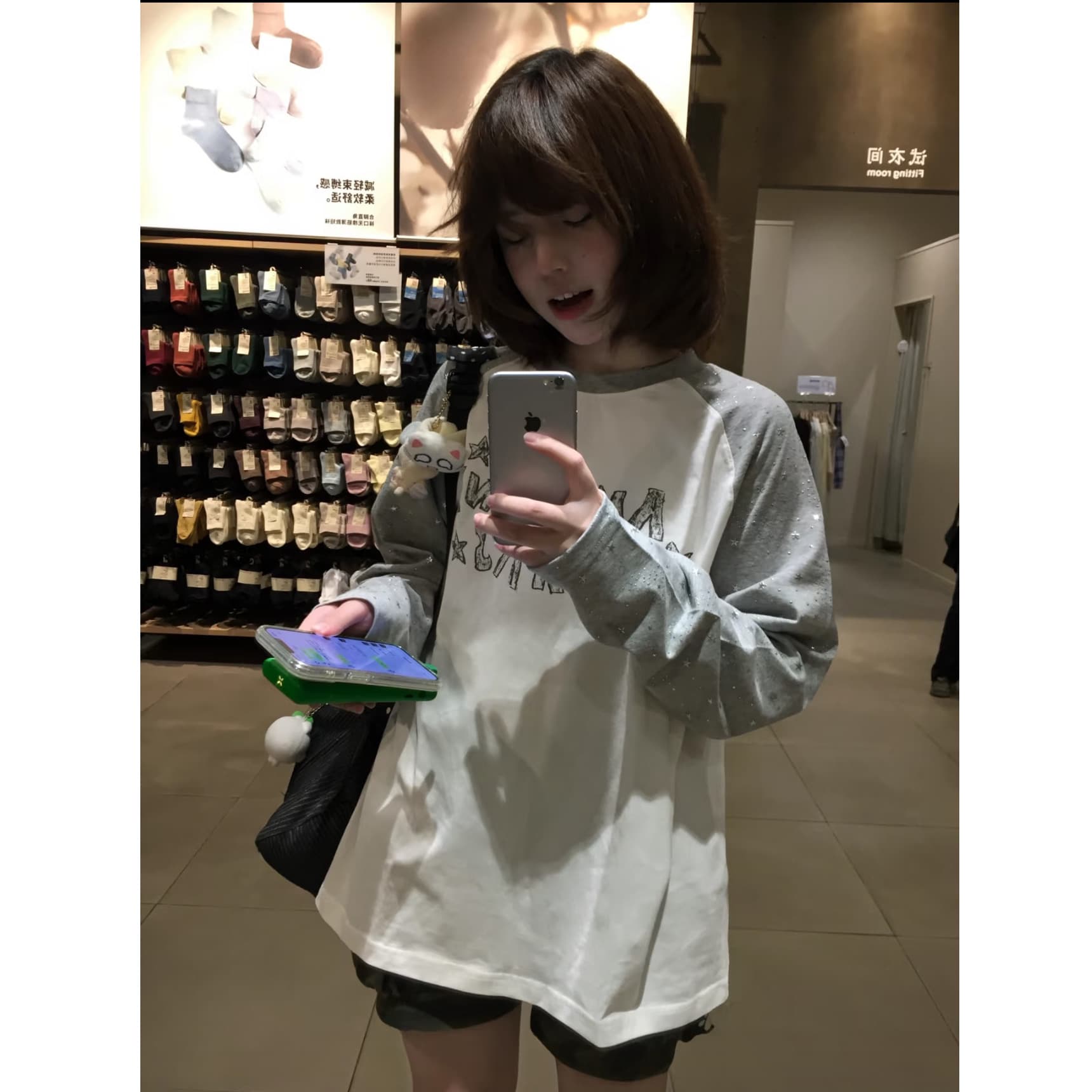 220 그램 순면 뜨거운 은 프린트 이후 패키지 칼라 전체 뜨거운 삽입 어깨 패치워크 긴팔 티셔츠 이미지 2