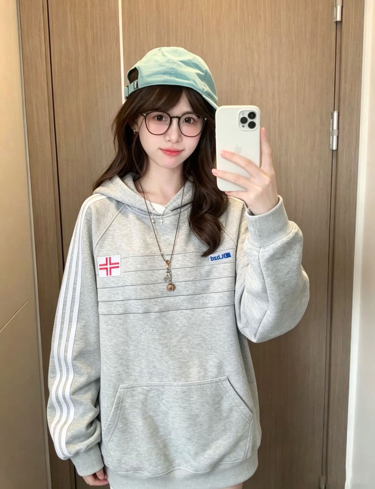 얇은 스타일 털이 있는 자수 소매 구멍 압력 라인 이후 패키지 칼라 순수한 Mianhua 면 복합 후드티 이미지 2