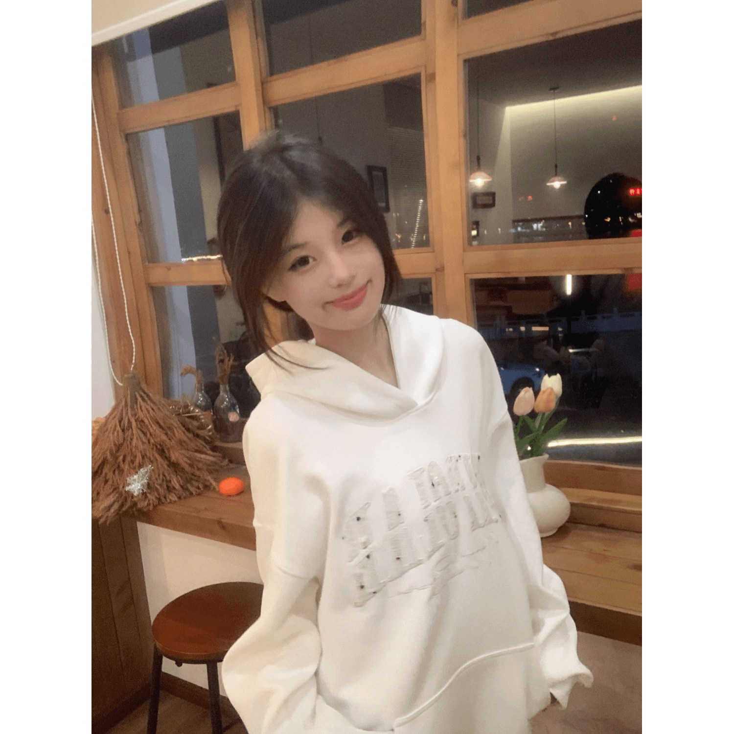 얇은 스타일 털이 있는 작은 샤넬 스타일 자수 후아 면 복합 우유 실크 후드티 여성 이미지 5