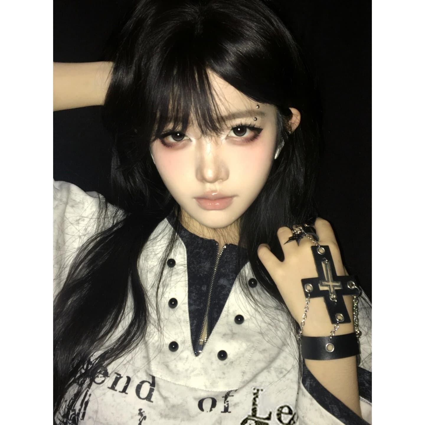 나이트 리스 요새 헨리 칼라 진주 버클 페이크 레이어드 V넥 긴 소매 티셔츠 후드티 이미지 3