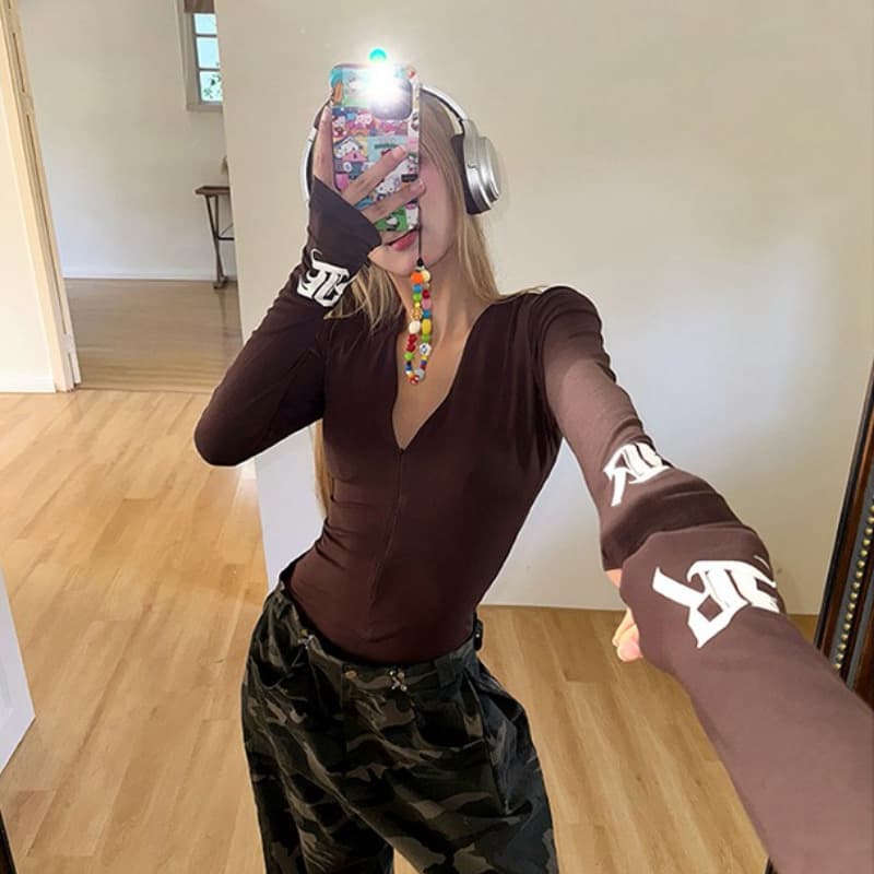 모방 면 리브 핫걸 소매 커버 프린트 긴팔 티셔츠 여성 섹시함 몸매 가꾸기 슬림해 보이는 디자인 센스 쇼트 스타일 커피 색상 맨위 상세 이미지 1