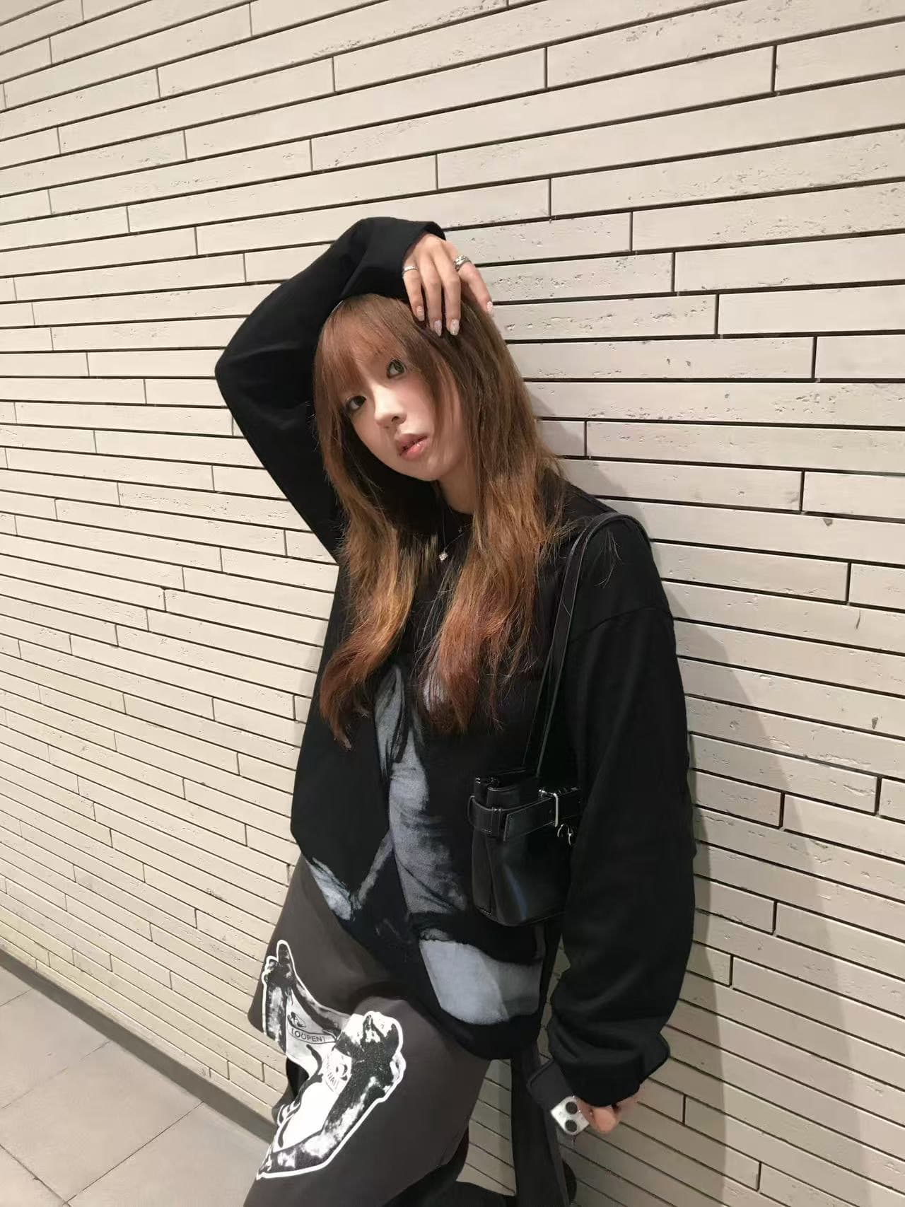 높은 품질 순면 200그램 21 빗질하다 정밀 프린트 가을 루즈핏 긴팔 티셔츠 여성 이미지 2
