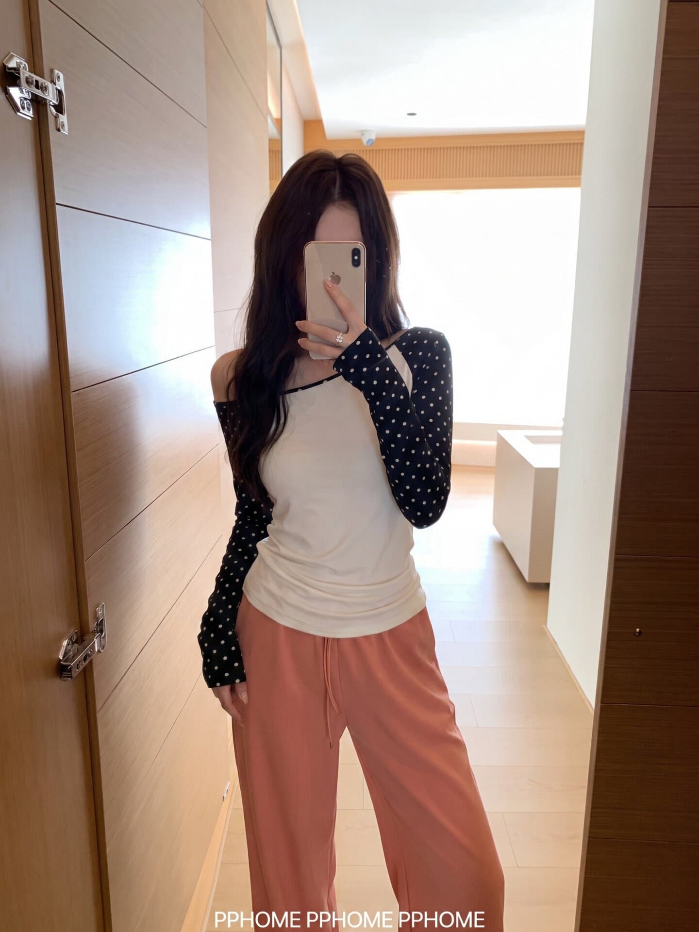 260 그램 사람들 면 순수한 욕망 비스듬한 어깨 오프숄더 도트 무늬 프린트 긴팔 삼색 티셔츠 여성 가을 새로운 작은 대중 패치워크 맨위 상세 이미지 3