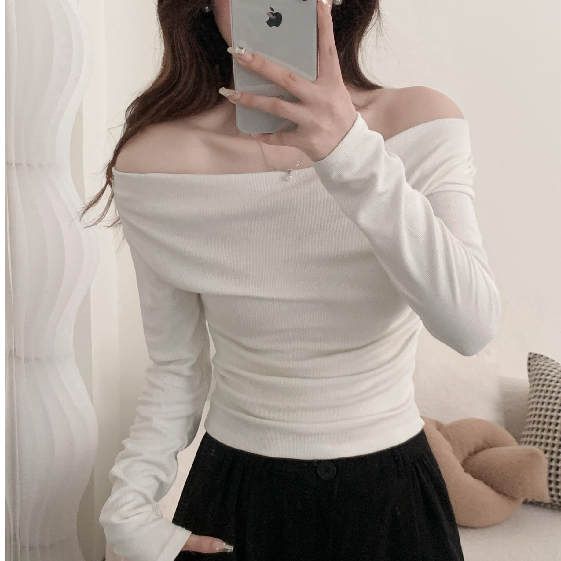 비스듬한 칼라 오프숄더 긴팔 티셔츠 여성 초기 봄 아름다운 품격 기본 셔츠 슬림해 보이는 인사이드 가져 가라. 달콤한 매운맛 오프숄더 맨위 이미지 5