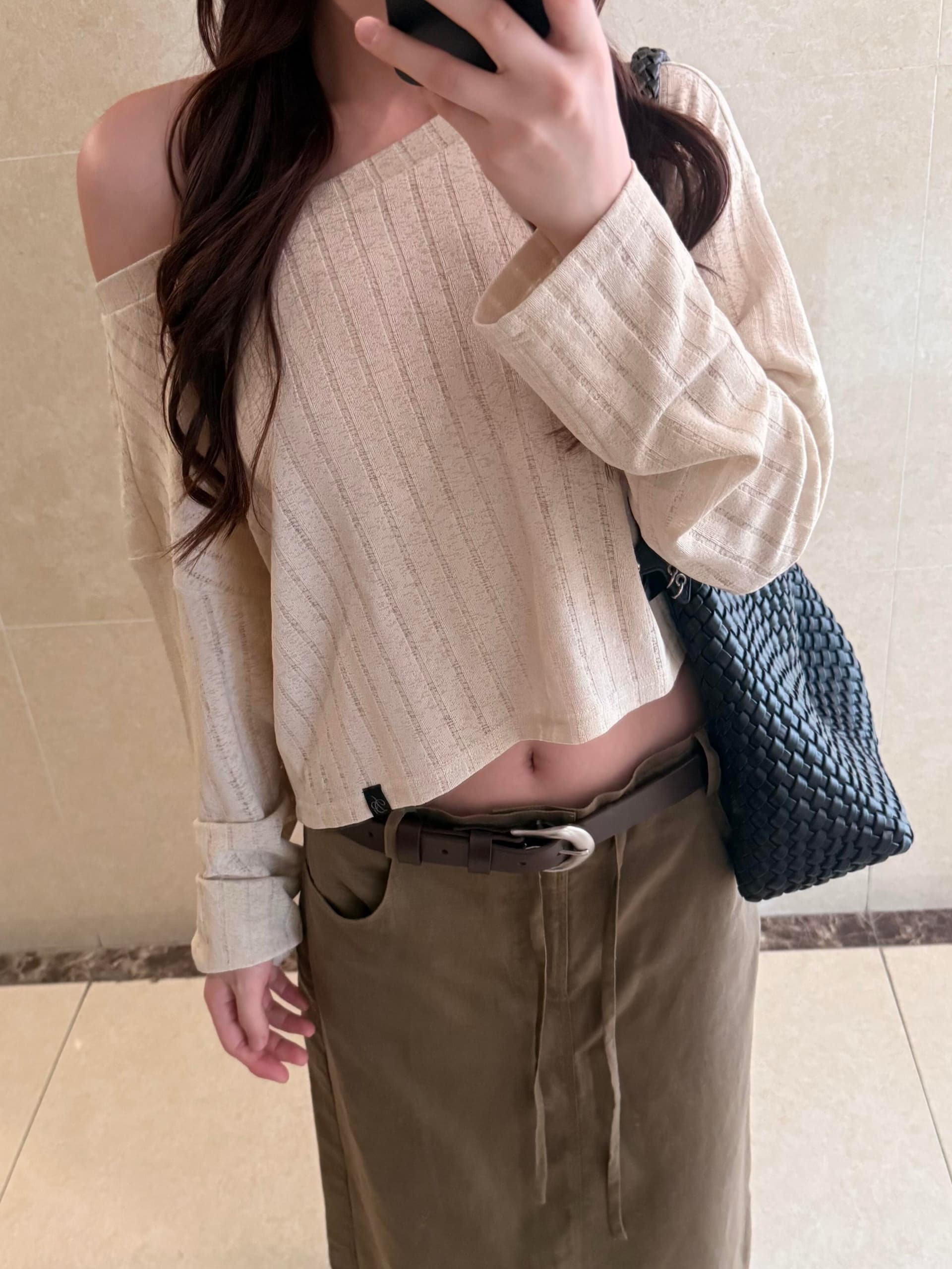 한 부서 비스듬한 칼라 오프숄더 루즈핏 마이크로 ~을 통해 긴팔 티셔츠 여성 조기 가을 슬림해 보이는 질감 센스 자외선 차단 블라우스 이미지 2