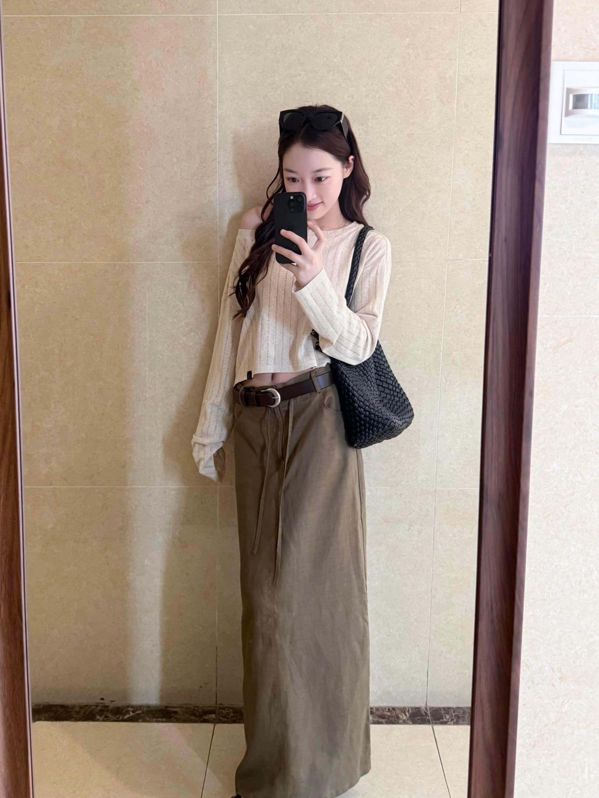 한 부서 비스듬한 칼라 오프숄더 루즈핏 마이크로 ~을 통해 긴팔 티셔츠 여성 조기 가을 슬림해 보이는 질감 센스 자외선 차단 블라우스 상세 이미지 4