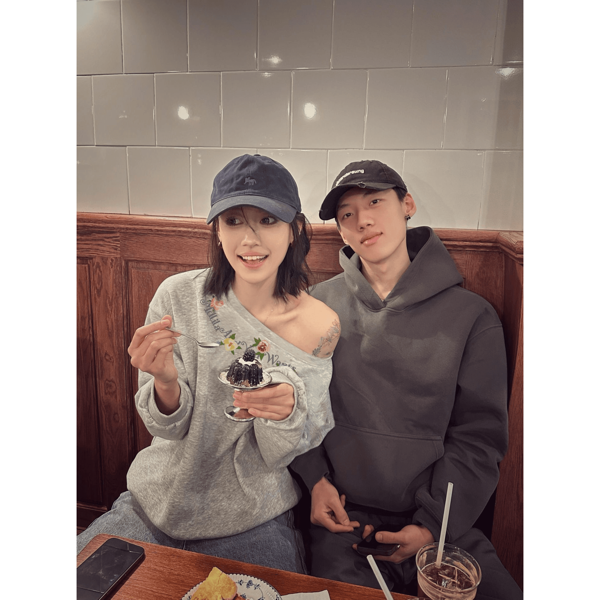 아메리칸 레트로 비스듬한 어깨 후드티 여성 가을 겨울 프린트 맨위 이미지 5
