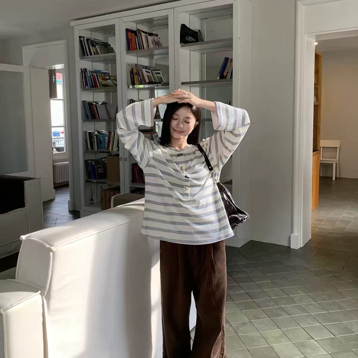 눈꽃 면 스트라이프 단추 한 부서 캠퍼스 바람 긴팔 티셔츠 여성 ins 슈퍼 화재 루즈핏 슬림해 보이는 맨위 상세 이미지 3
