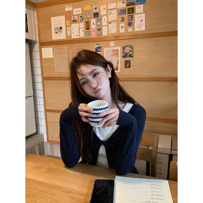 와 사고 방식 한 부서 꽃무늬 페이크 레이어드 긍정적 인 어깨 긴팔 티셔츠 여성 조기 가을 몸매 가꾸기 기본 셔츠 상세 이미지 2