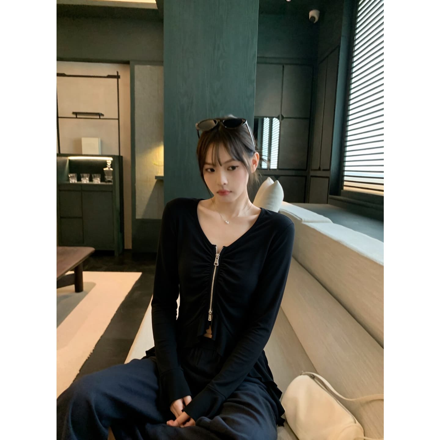 와 사고 방식 모달 260 그램 1 1 순수한 욕망 바람 V넥 불규칙 디자인 센스 긴팔 티셔츠 상세 이미지 5