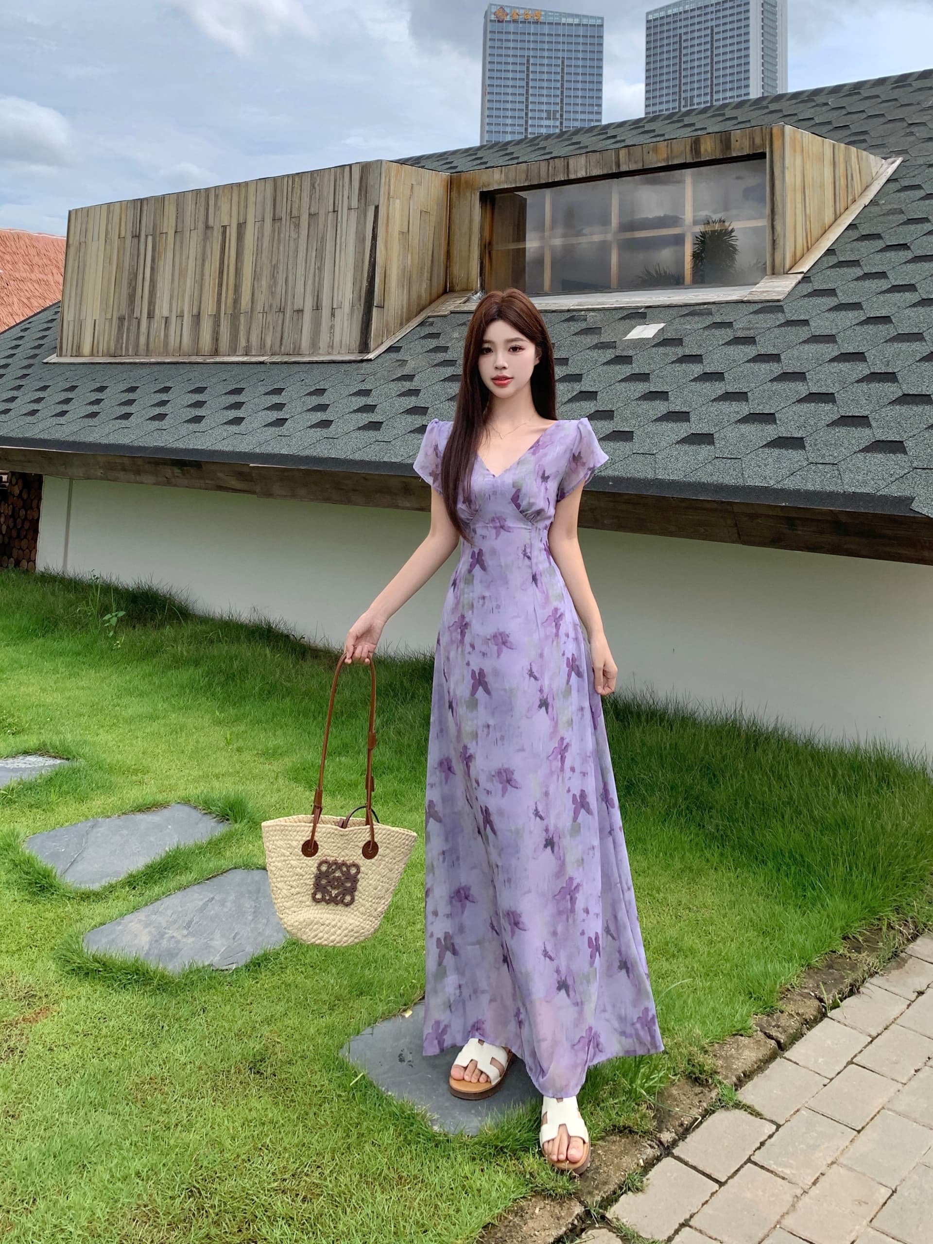 실사 빅 사이즈 여름 V넥 백리스 버블 반팔 몸매 가꾸기 슬림해 보이는 롱 코트 한 마디 나비 프린트 보라색 드레스 상세 이미지 3