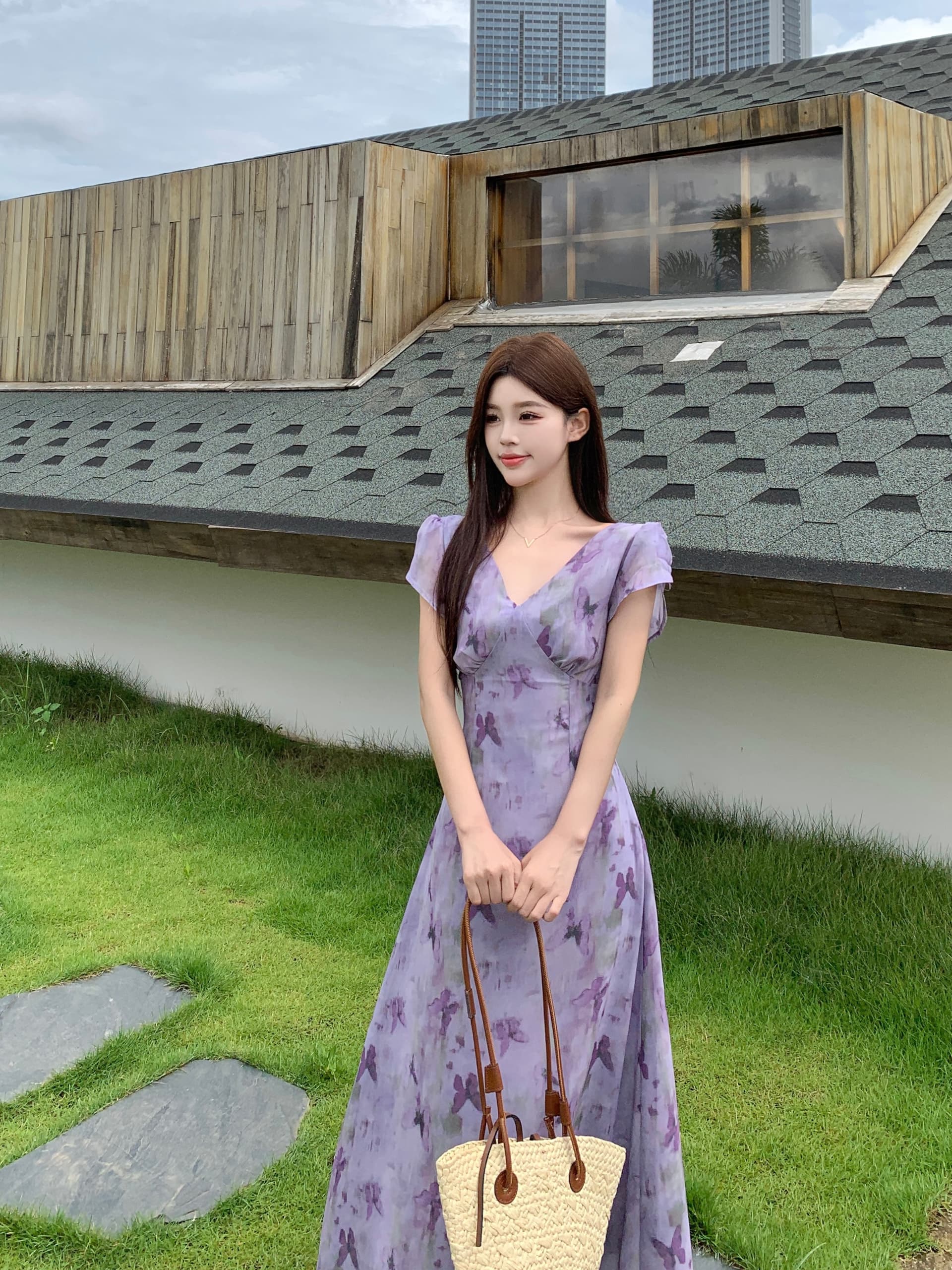 실사 빅 사이즈 여름 V넥 백리스 버블 반팔 몸매 가꾸기 슬림해 보이는 롱 코트 한 마디 나비 프린트 보라색 드레스 상세 이미지 4