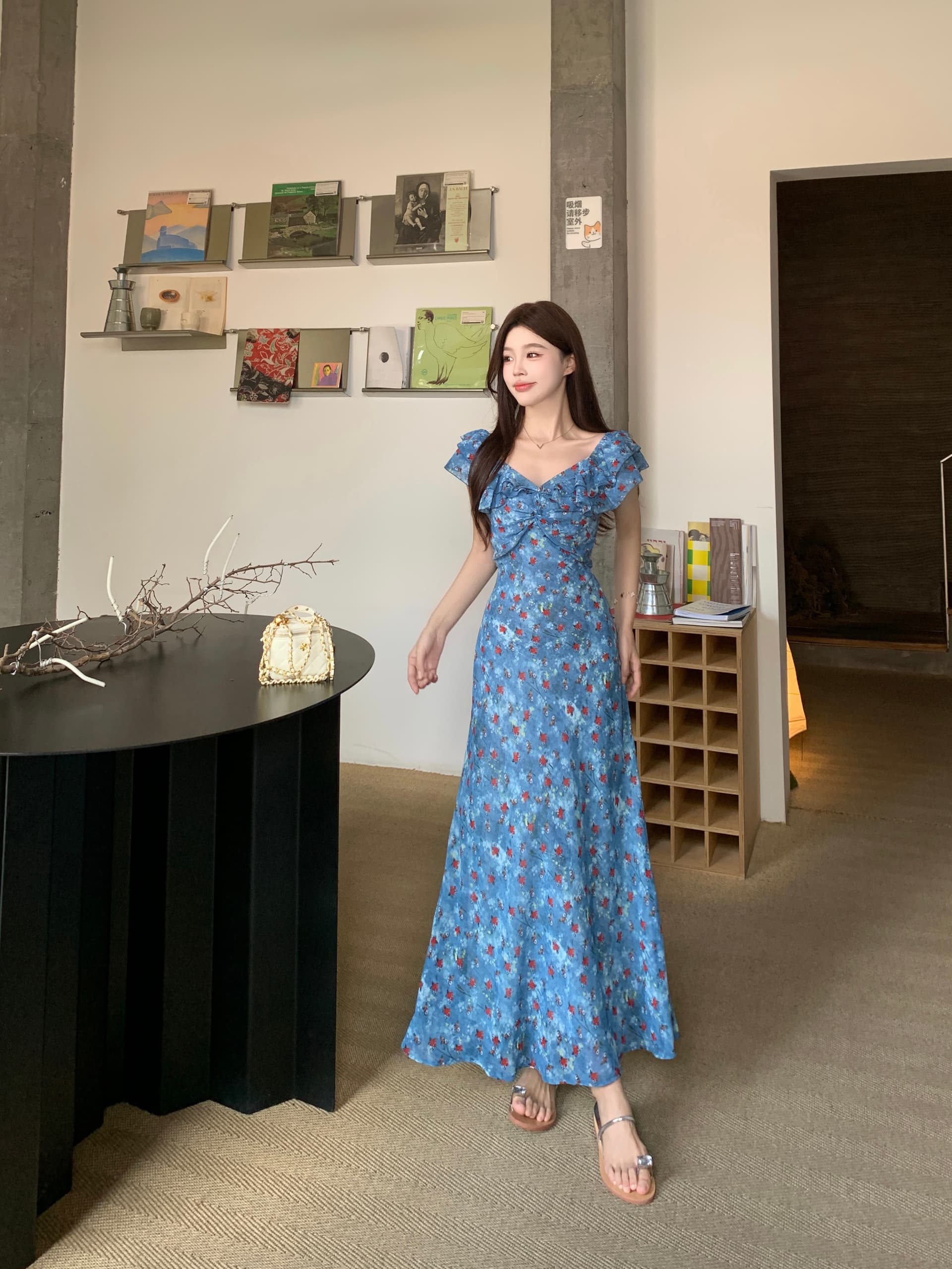 실사 빅 사이즈 파란색 프린트 V넥 매듭 허리 수축 슬림해 보이는 여성 드레스 여름 허리 수축 길다 치마 새로운 이미지 4