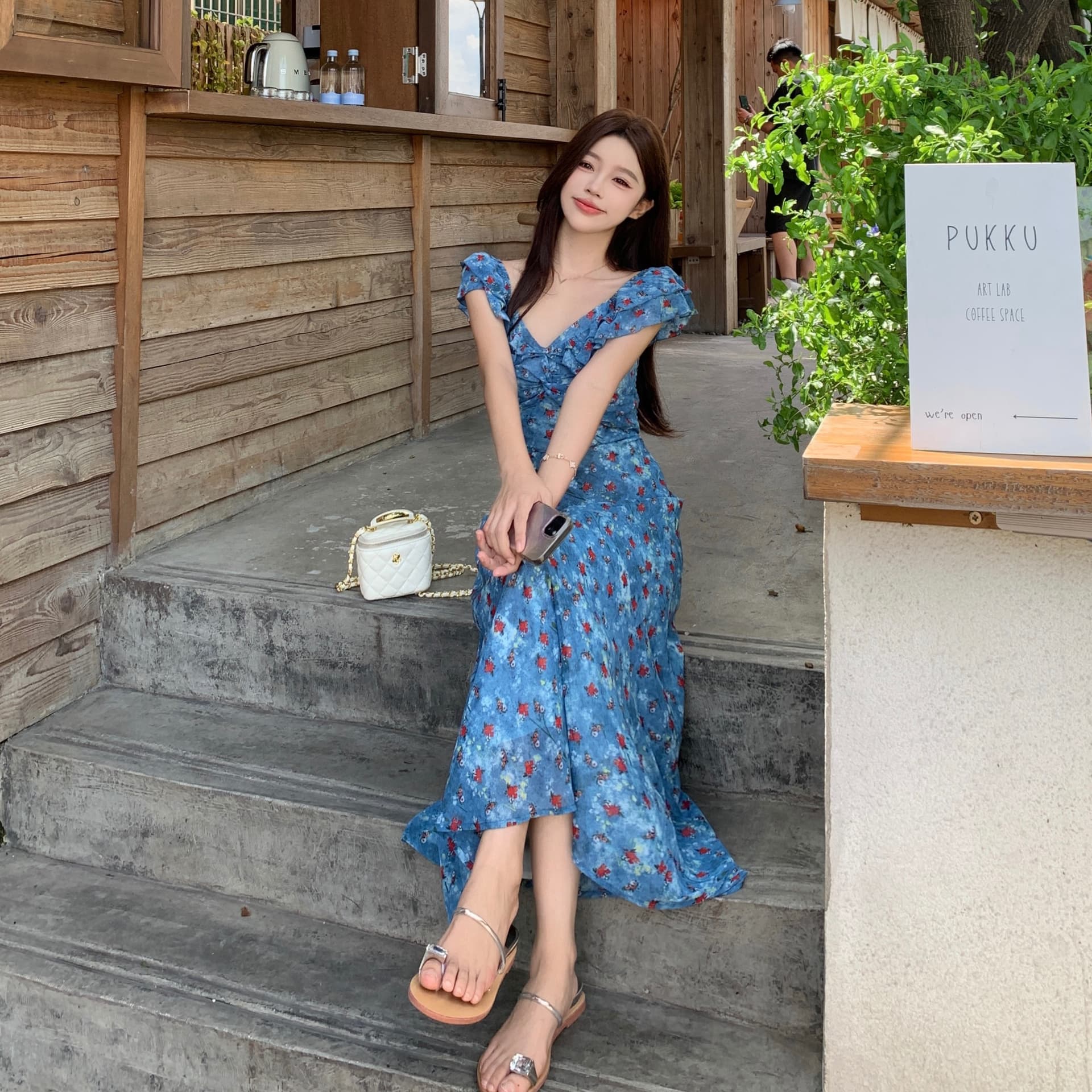 실사 빅 사이즈 파란색 프린트 V넥 매듭 허리 수축 슬림해 보이는 여성 드레스 여름 허리 수축 길다 치마 새로운 이미지 5