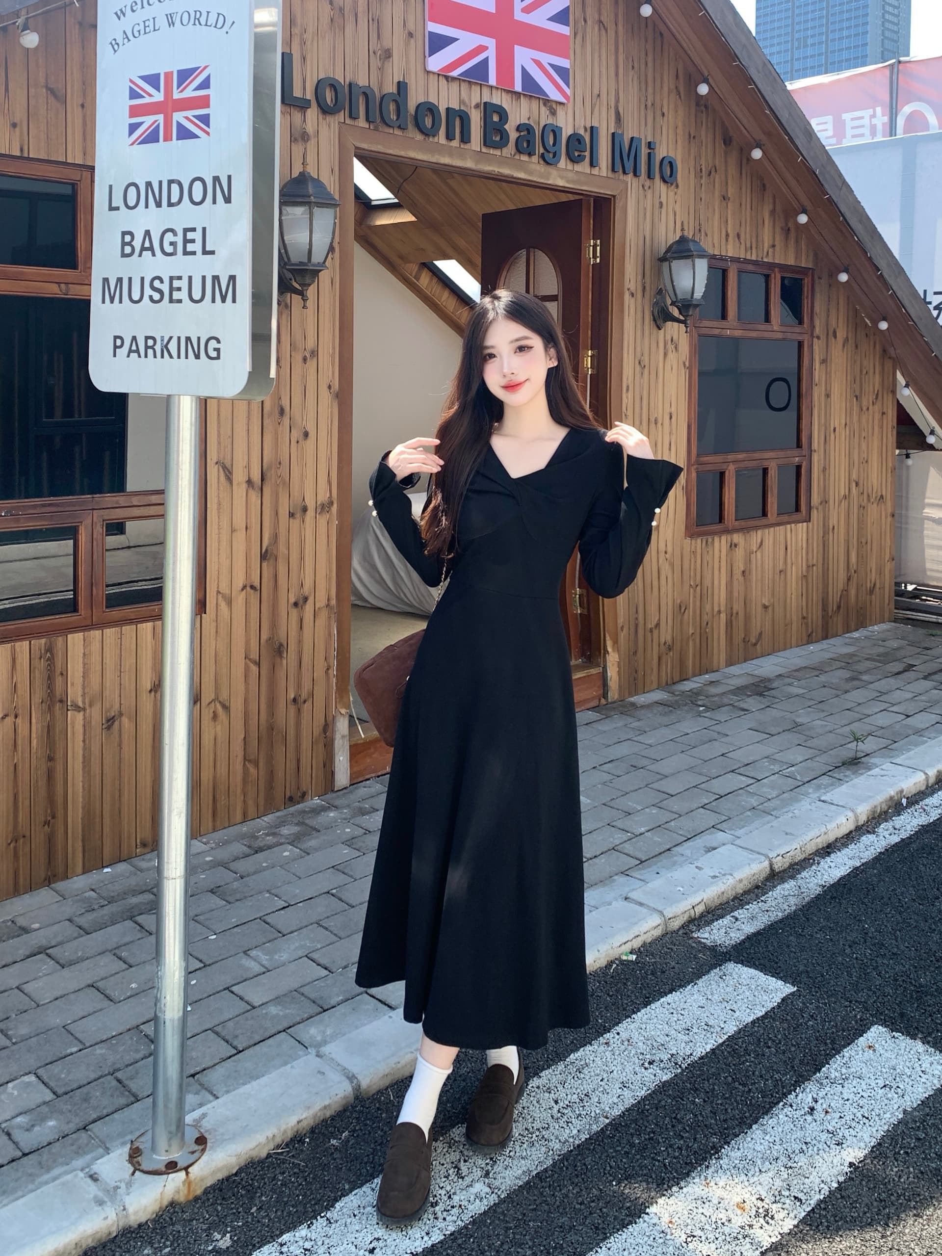 실사 빅 사이즈 패션 긴팔 여성 드레스 새로운 디자인 센스 하이웨이스트 매듭 나팔 소매 버튼 검정색 롱 스커트 이미지 3