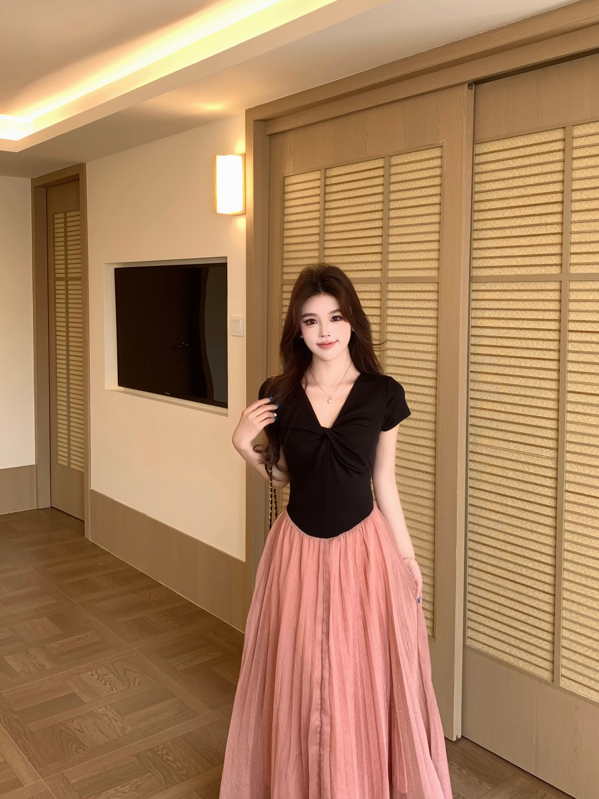 실사 빅 사이즈 디자인 센스 매듭 V넥 허리 수축 배색 플리츠 슬림해 보이는 여성 드레스 여름 대 진자 치마 이미지 3