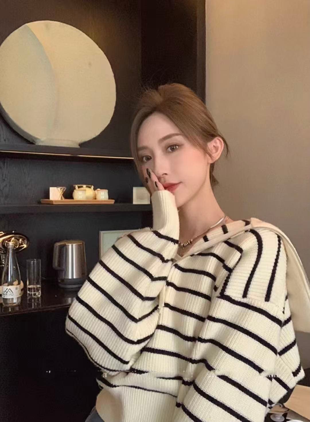 레트로 스트라이프 해군 칼라 스웨터 하프 지퍼 루즈핏 느긋한 바람 니트 스웨터 재킷 배색 폴로 칼라 니트 후드티 상세 이미지 7