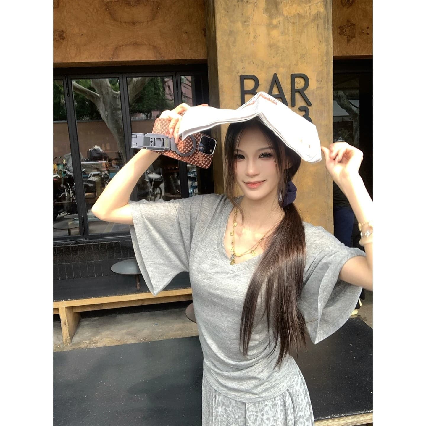 달콤한 새우 파이 온화한 천천히 주간 프린트 산소 센스 티셔츠 캐주얼 바람 V넥 몸매 가꾸기 허리 수축 반팔 맨위 여성 이미지 2