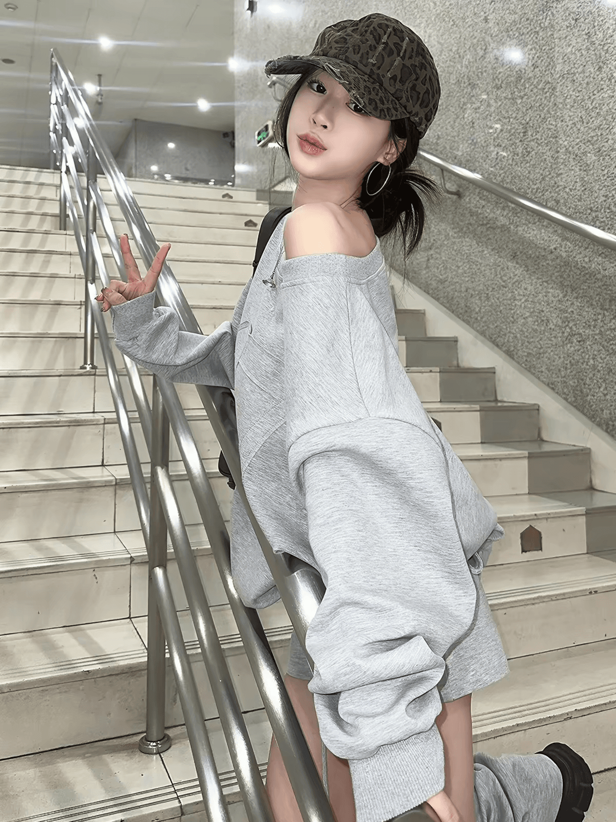 고급 센스 인터넷 유명인 튀김 거리 회색 후드티 반바지 세트 여성 봄 가을 캐주얼 패션 유럽 상품 운동복 투피스 세트 상세 이미지 2