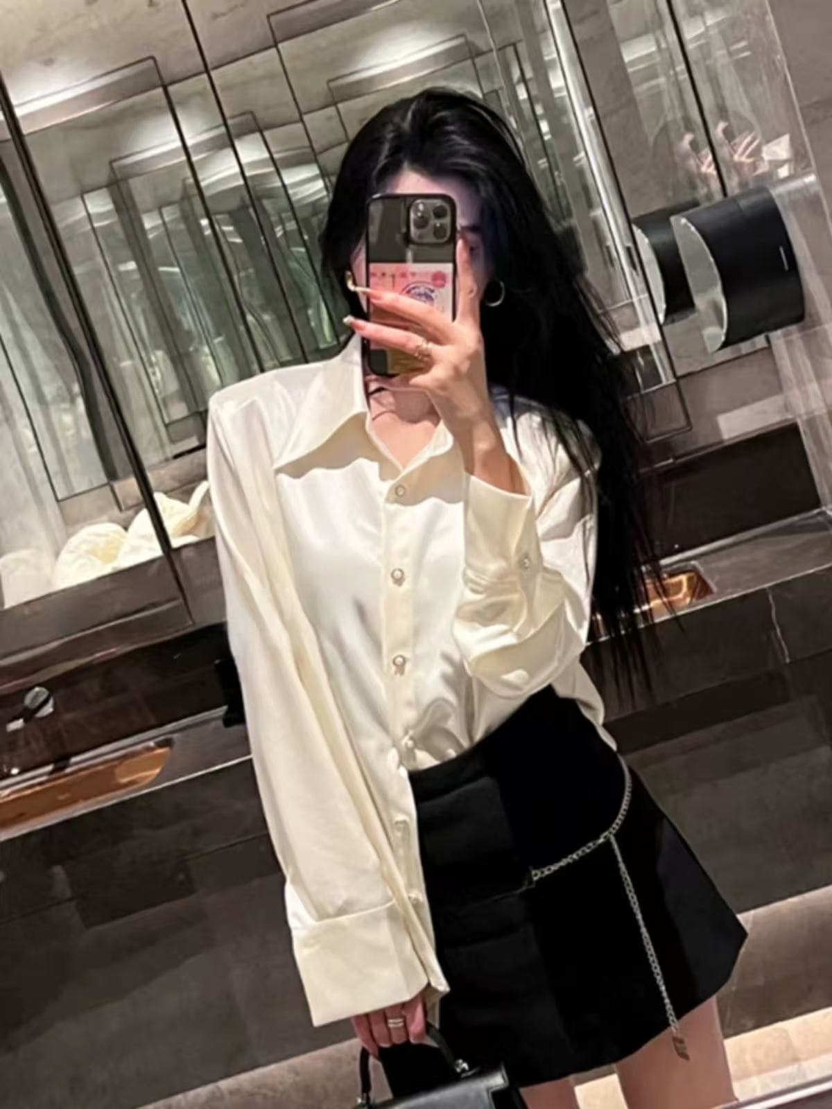 미니멀리즘 새틴 출퇴근 여성 셔츠 2025 새로운 외국 가스 단색 슬림해 보이는 긴팔 디자인 센스 다용도 셔츠 맨위 이미지 4