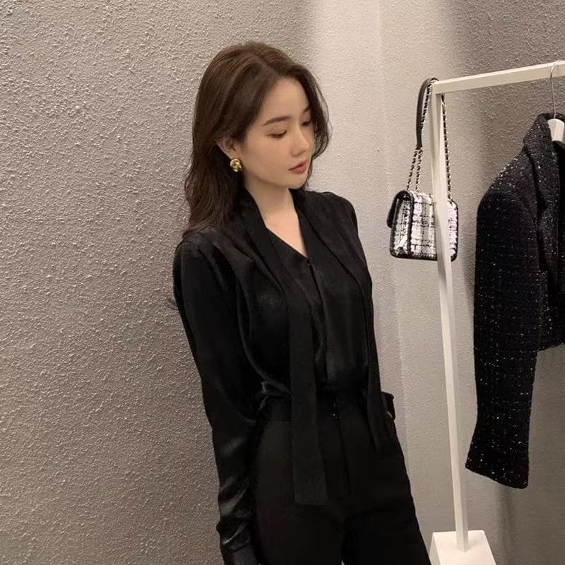 고급 센스 빛 럭셔리 아세트산 새틴 여성 셔츠 봄 가을 고유 한 리본 V넥 셔츠 프랑스식 연령 감소 외국 가스 맨위 이미지 3