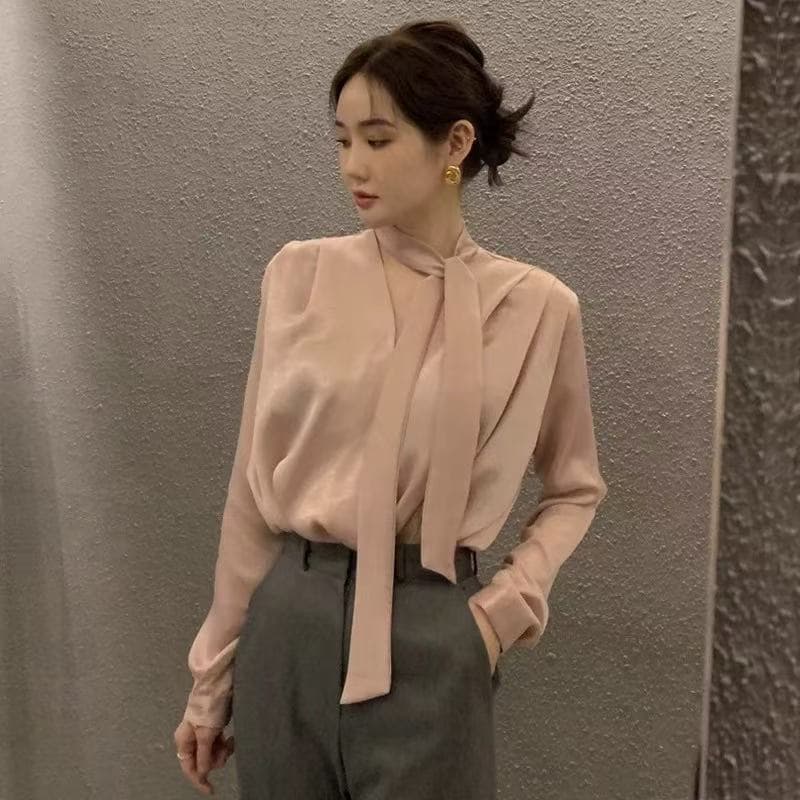 고급 센스 빛 럭셔리 아세트산 새틴 여성 셔츠 봄 가을 고유 한 리본 V넥 셔츠 프랑스식 연령 감소 외국 가스 맨위 상세 이미지 2