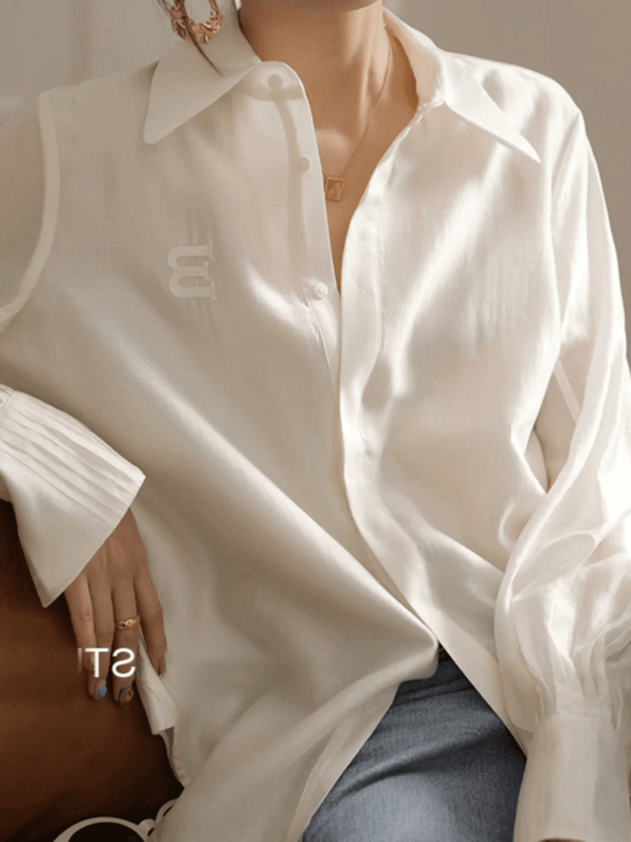 화이트 긴팔 여성 셔츠 봄 가을 2026 년 새로운 프랑스식 레트로 주름 새틴 나팔 소매 POLO 칼라 셔츠 이미지 3
