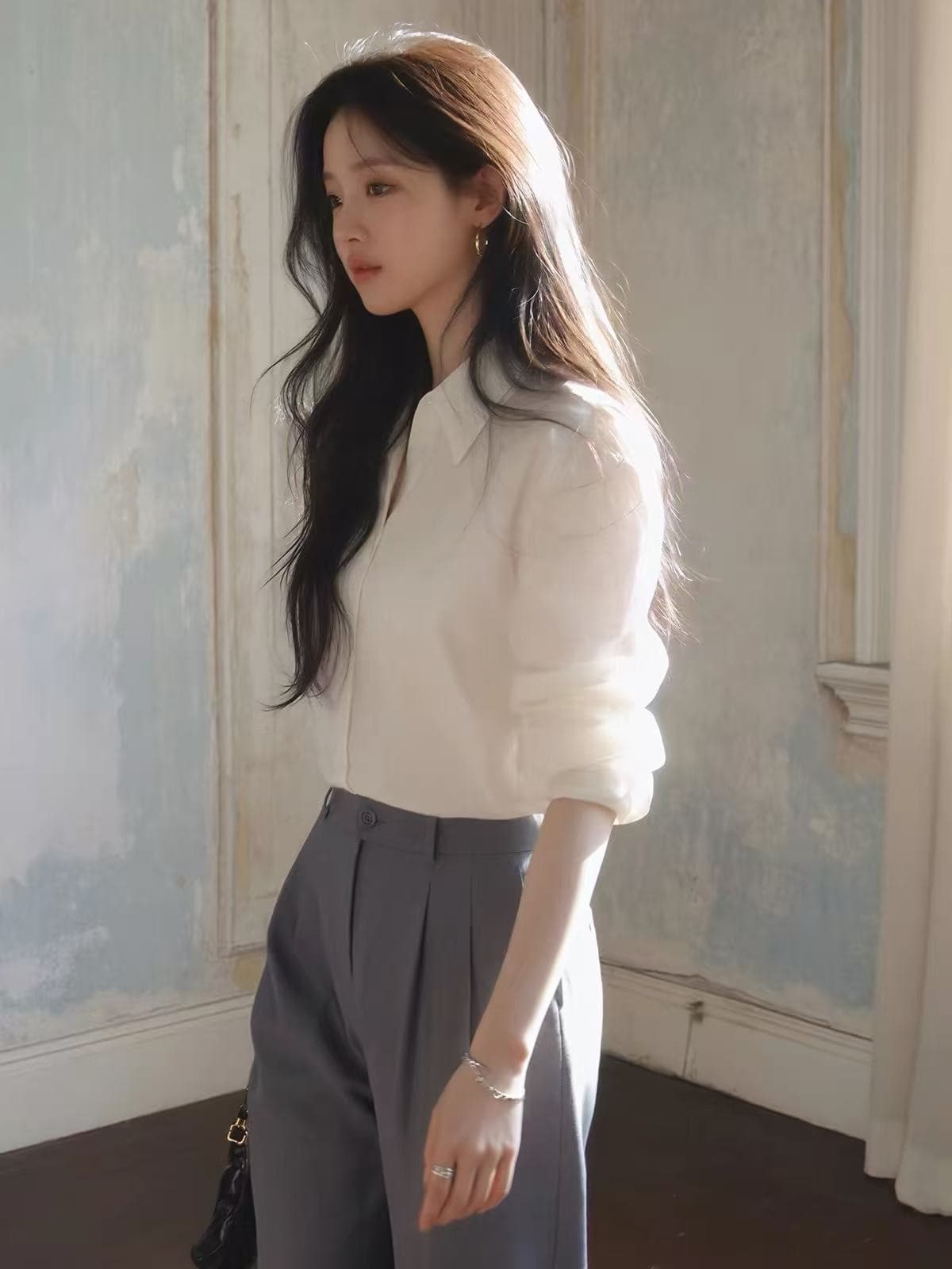 화이트 여성 셔츠 디자인 센스 작은 대중 2026 봄 새로운 품격 맨위 작은 키 빛 럭셔리 고급 센스 셔츠 이미지 4
