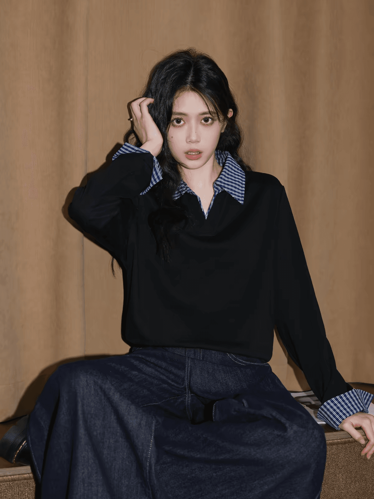 검정색 페이크 레이어드 V넥 긴팔 티셔츠 여성 봄 가을 2026 새로운 체크무늬 패치워크 긍정적 인 어깨 동정 인사이드 잡아라. 의류 이미지 2