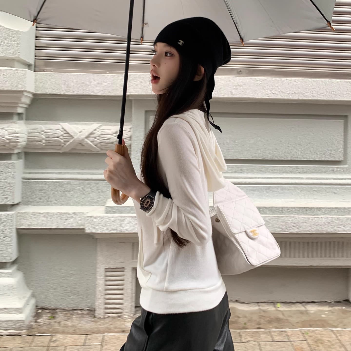 안녕하세요. 팬 팬 넣다 자매 왕 화이트 후드 티 스웨터 지퍼 여성 코트 얇은 스타일 비스듬한 어깨 쇼트 스타일 오픈 가디건 맨위
