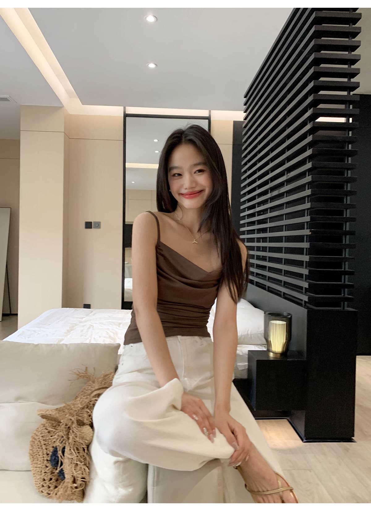 보트넥 핫걸 섹시함 벨트 가슴 패드 작은 슬링 조끼 여름 주름 수 있습니다. 외부 아름다움 뒤로 니트 인사이드 가져 가라. 만나는 여성 상세 이미지 4