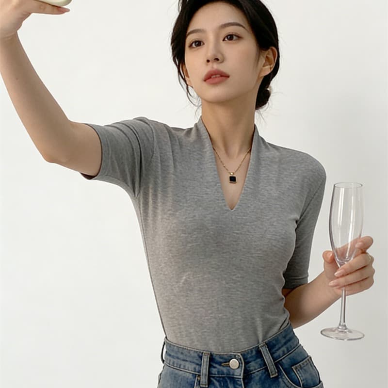 고급 센스 V넥 몸매 가꾸기 맨위 긍정적 인 어깨 티셔츠 2026 년 여름 반소매 품격 V넥 반팔 여성 허리 수축 니트 스웨터 이미지 4