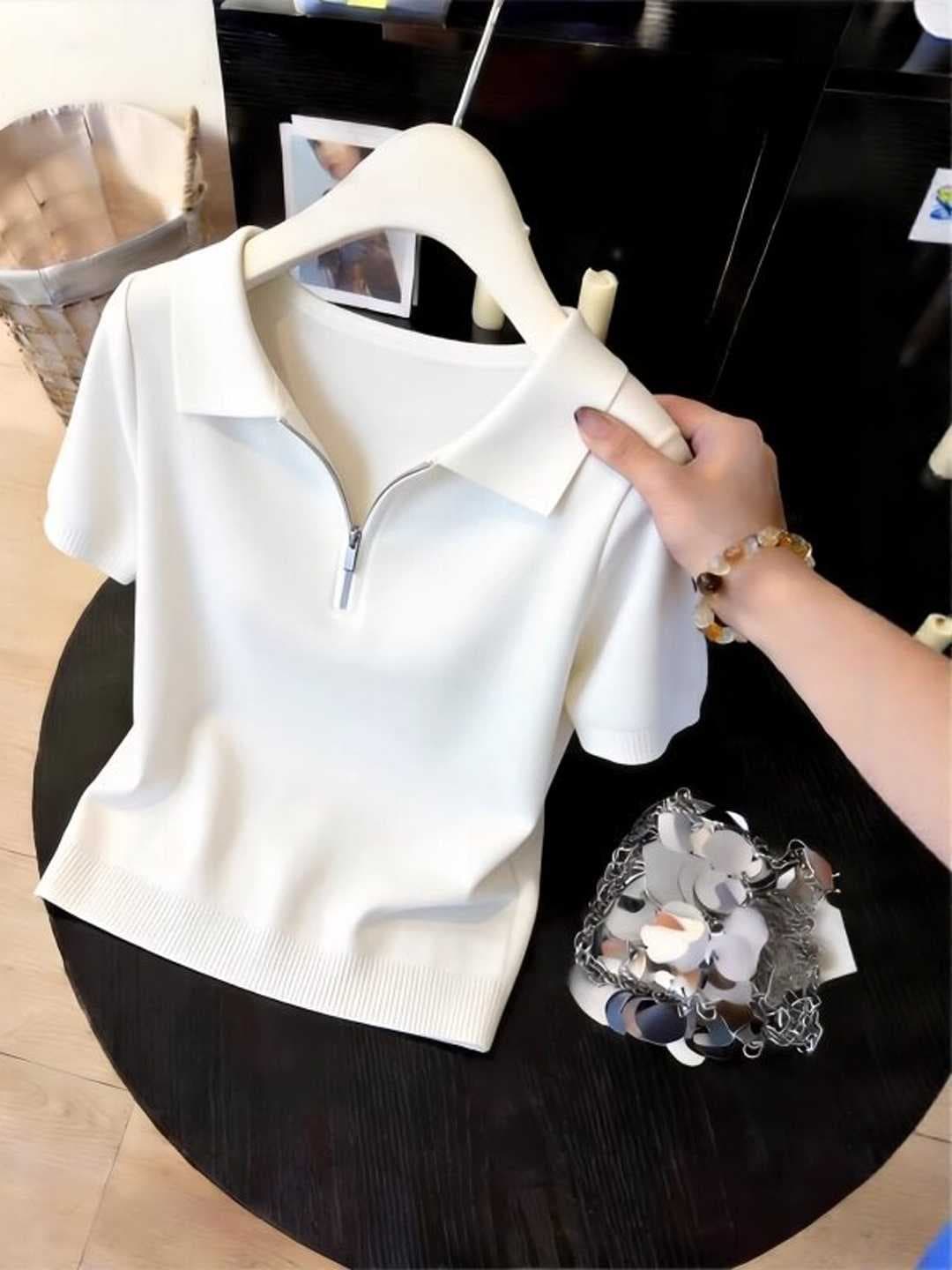 2026 새로운 POLO 칼라 하프 지퍼 반팔 니트 스웨터 여자 여름 디자인 센스 몸매 가꾸기 작은 대중 맨위 여성 이미지 4