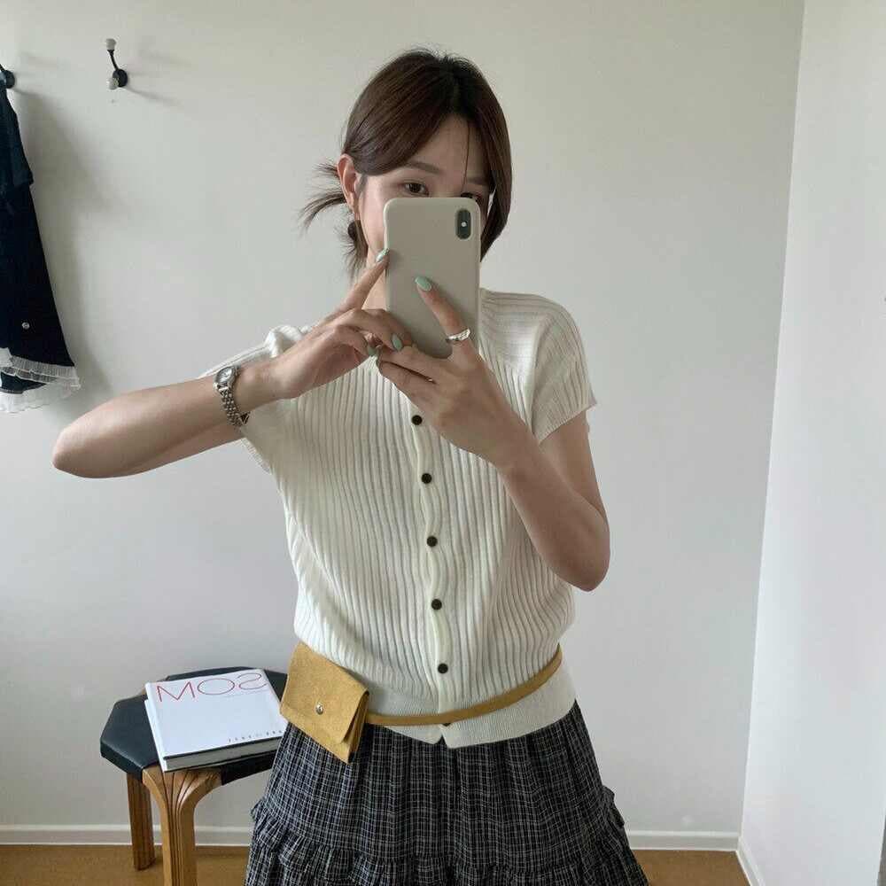 여름 한국 스타일 디자인 센스 새로운 다용도 미니멀리즘 라운드 넥 구덩이 기사 슬림해 보이는 반팔 니트 오픈 가디건 맨위 여성 이미지 4