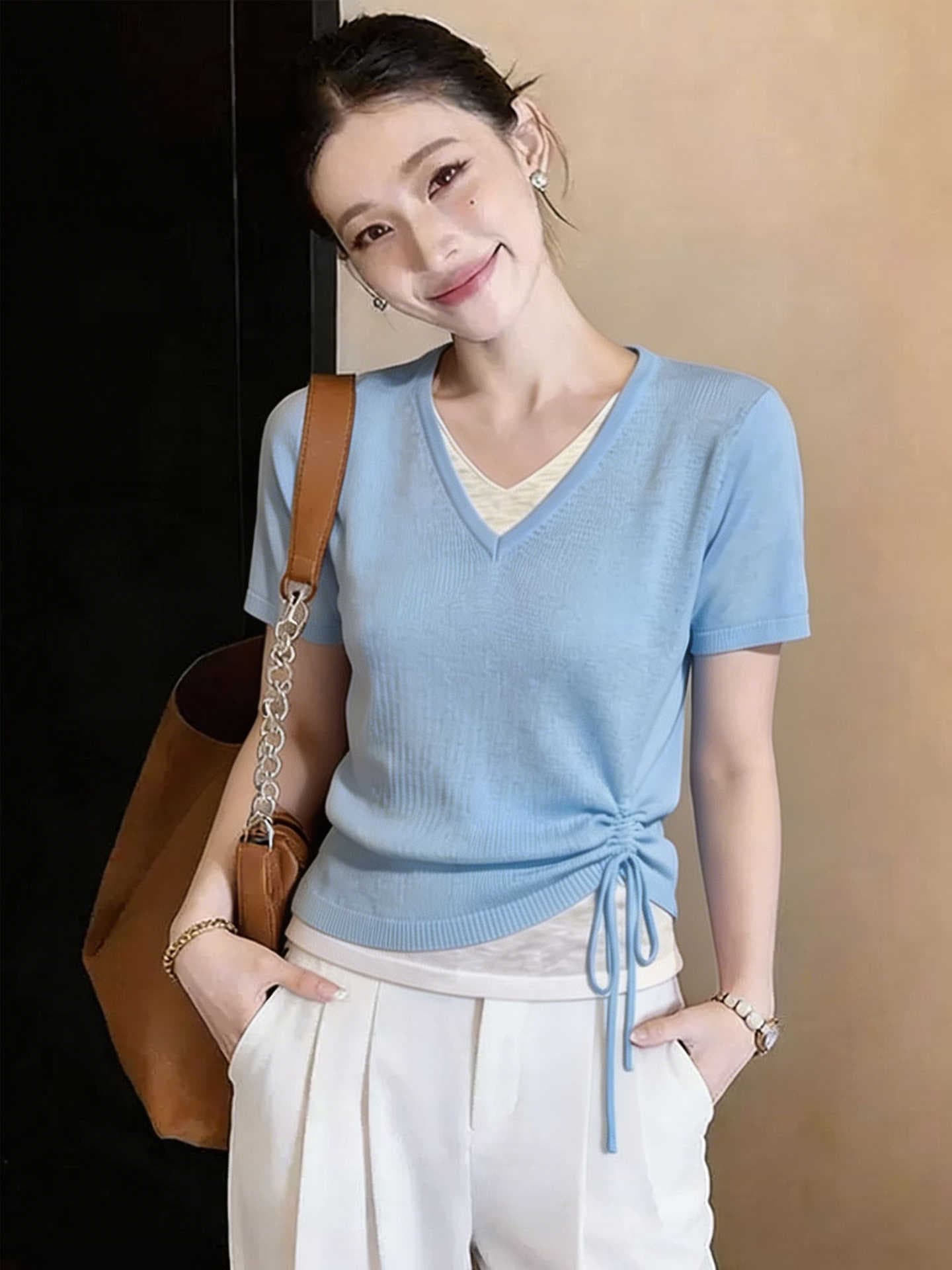 2026 여름 새로운 우유 황색 페이크 레이어드 V넥 반팔 티셔츠 여성 측면 레이스업 슬림해 보이는 맨위 상세 이미지 7